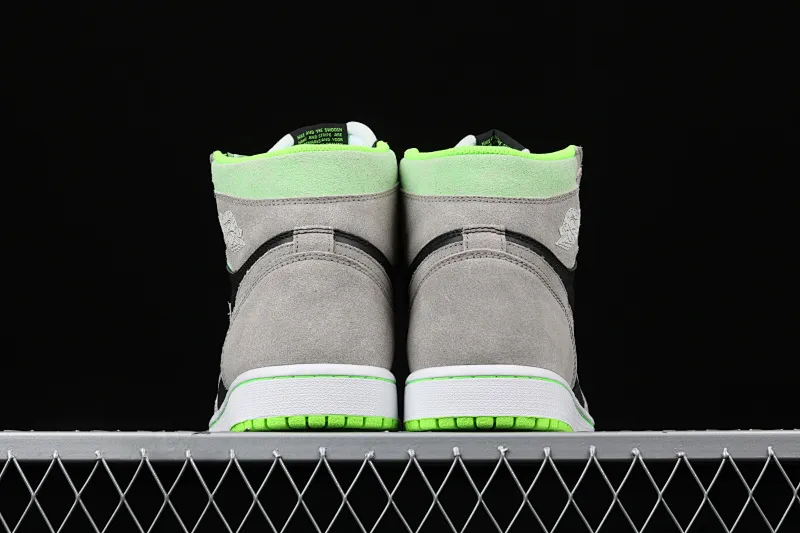 All Categories Air Jordan Jordan Series Basketball Shoes Air Jordan 1 High Air Jordan 1 Retro OG "Neutral Green" AJ1 SP19 Limited Joe 1 Versatile Cultural Basketball Shoes "Gray Black Fluorescent Green Luminous" 555088-070